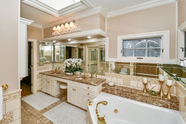 5575 S Castlebay Drive, Springfield, MO 65809