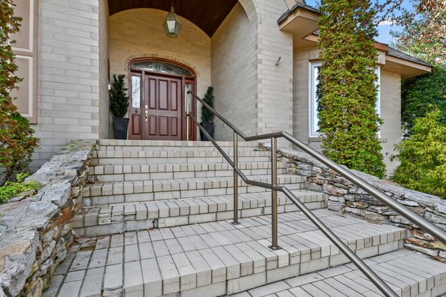 5575 S Castlebay Drive, Springfield, MO 65809