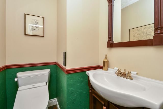 5575 S Castlebay Drive, Springfield, MO 65809