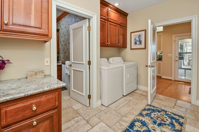 5575 S Castlebay Drive, Springfield, MO 65809