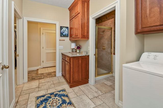 5575 S Castlebay Drive, Springfield, MO 65809