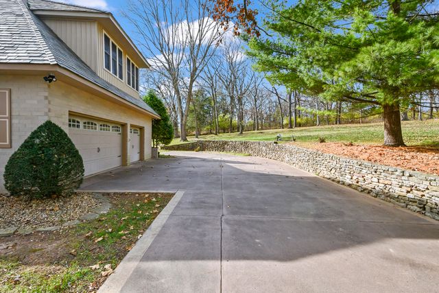 5575 S Castlebay Drive, Springfield, MO 65809