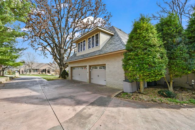 5575 S Castlebay Drive, Springfield, MO 65809