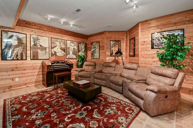 5575 S Castlebay Drive, Springfield, MO 65809