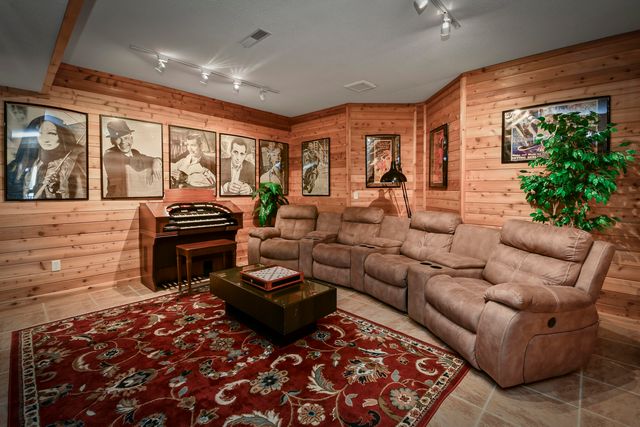 5575 S Castlebay Drive, Springfield, MO 65809