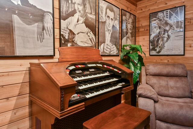 5575 S Castlebay Drive, Springfield, MO 65809