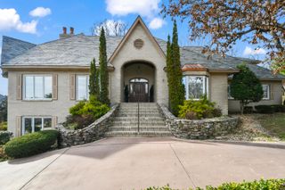 5575 S Castlebay Drive, Springfield, MO 65809