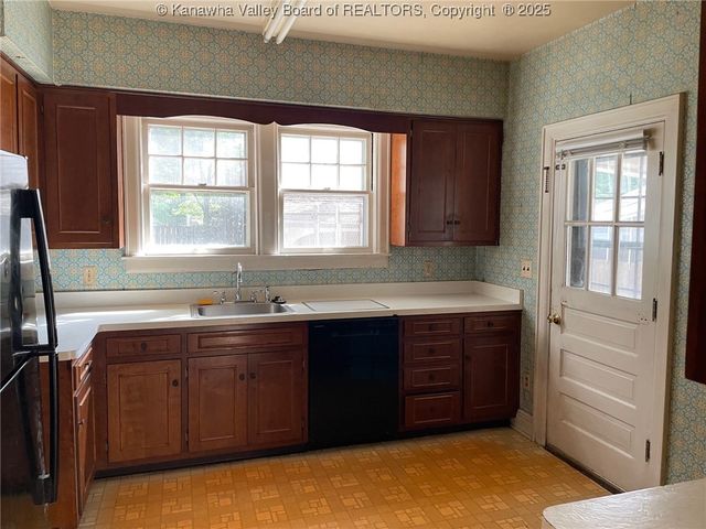 4008 Staunton Avenue Se, Charleston, WV 25304