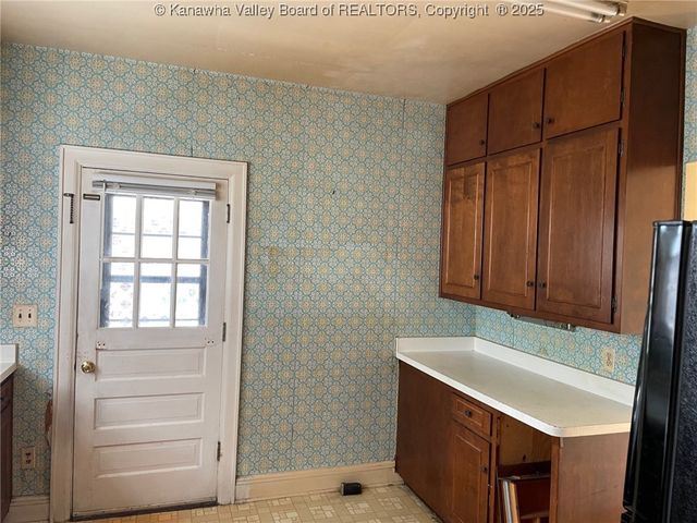 4008 Staunton Avenue Se, Charleston, WV 25304