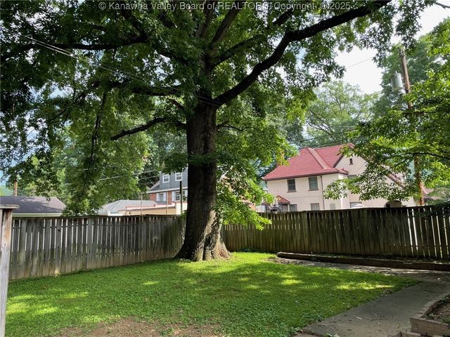 4008 Staunton Avenue Se, Charleston, WV 25304