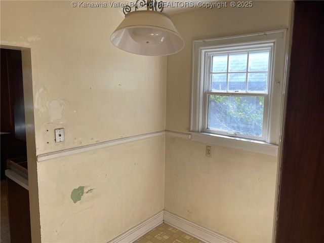 4008 Staunton Avenue Se, Charleston, WV 25304