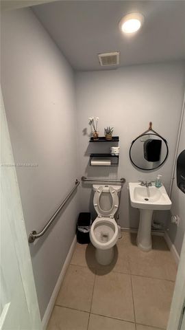 13452 Biscayne Blvd, North Miami, FL 33181