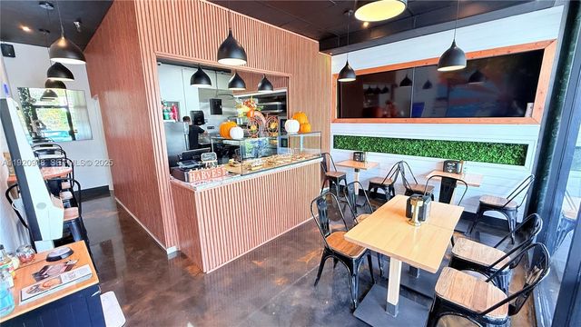 13452 Biscayne Blvd, North Miami, FL 33181