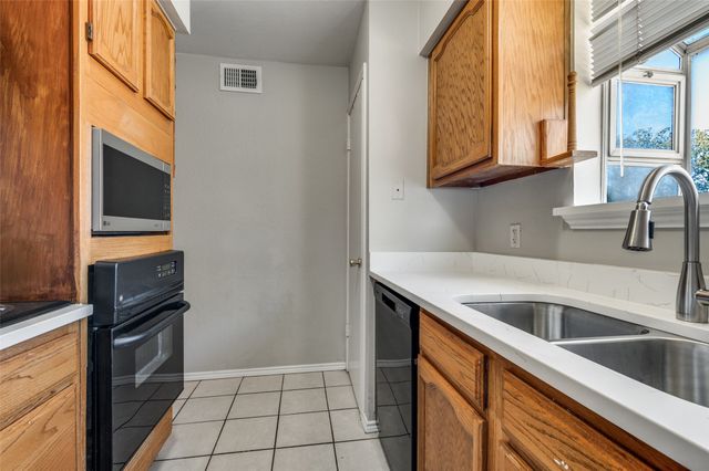 1812 E Northgate Drive C, Irving, TX 75062