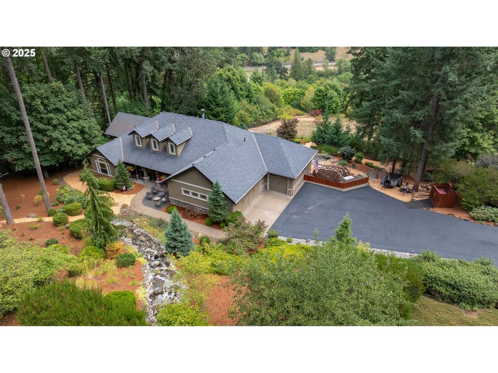Image 3 of property listing at 15000 Nw BLACKTAIL Ln, Mc Minnville, OR 97128