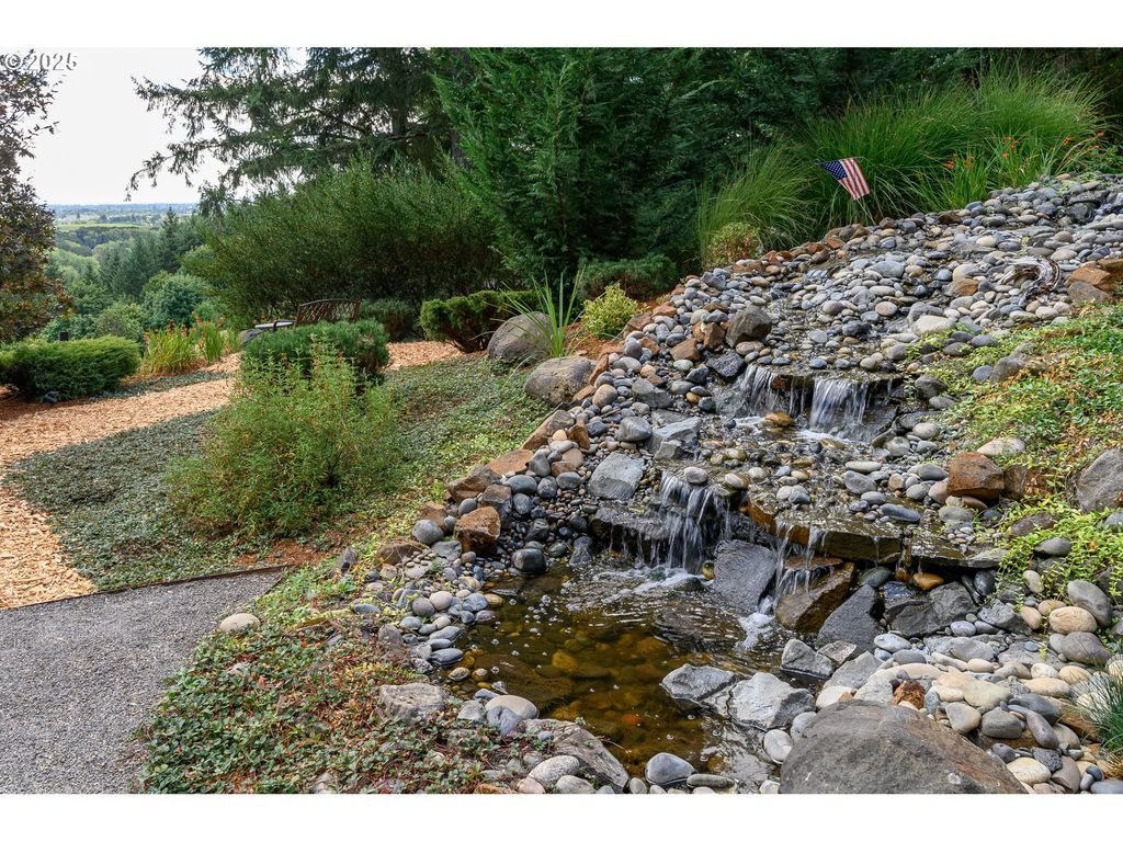 Image 35 of property listing at 15000 Nw BLACKTAIL Ln, Mc Minnville, OR 97128
