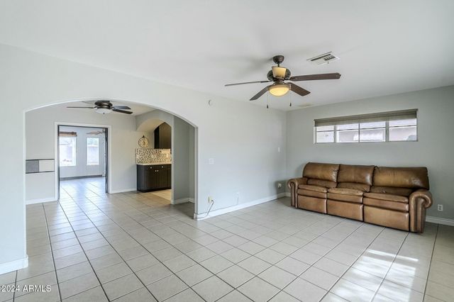 2124 E OSBORN Road, Phoenix, AZ 85016