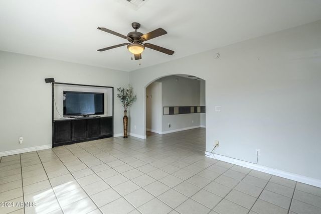 2124 E OSBORN Road, Phoenix, AZ 85016