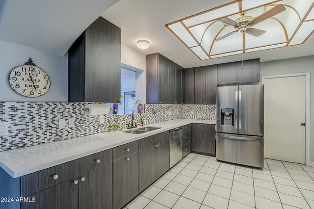 2124 E OSBORN Road, Phoenix, AZ 85016