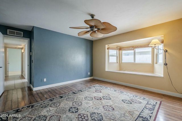 2124 E OSBORN Road, Phoenix, AZ 85016