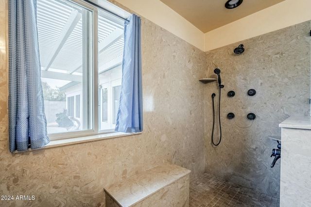 2124 E OSBORN Road, Phoenix, AZ 85016