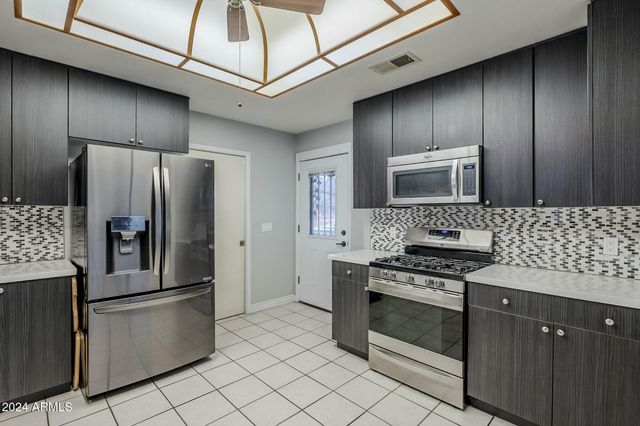 2124 E OSBORN Road, Phoenix, AZ 85016