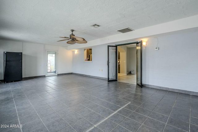 2124 E OSBORN Road, Phoenix, AZ 85016