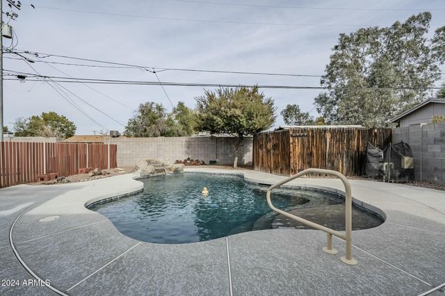 2124 E OSBORN Road, Phoenix, AZ 85016