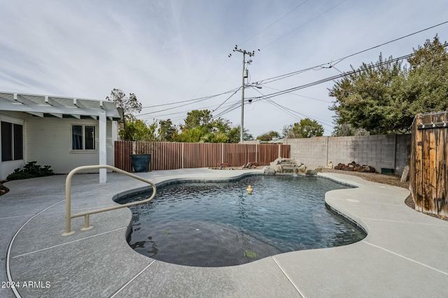 2124 E OSBORN Road, Phoenix, AZ 85016