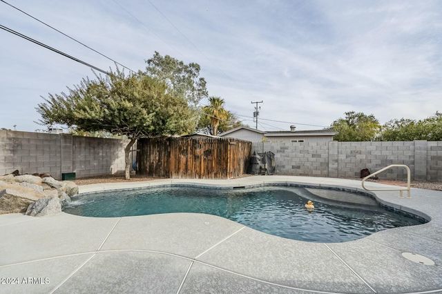 2124 E OSBORN Road, Phoenix, AZ 85016