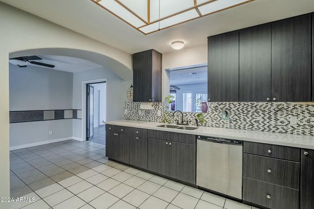 2124 E OSBORN Road, Phoenix, AZ 85016