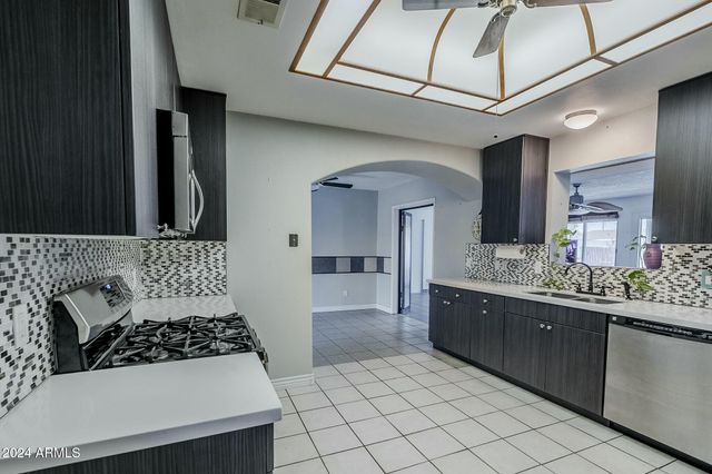 2124 E OSBORN Road, Phoenix, AZ 85016