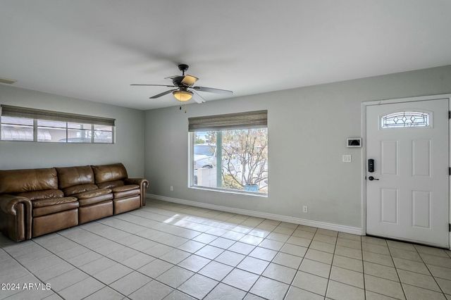 2124 E OSBORN Road, Phoenix, AZ 85016