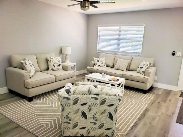 564 Saxony Drive 564, Delray Beach, FL 33446