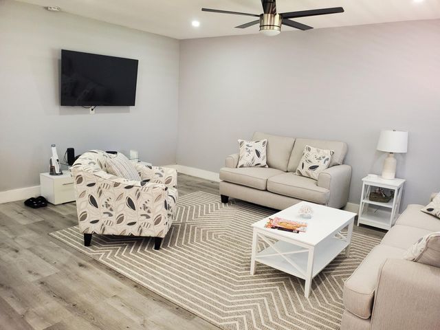564 Saxony Drive 564, Delray Beach, FL 33446