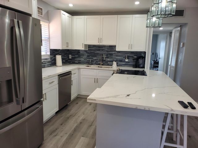 564 Saxony Drive 564, Delray Beach, FL 33446