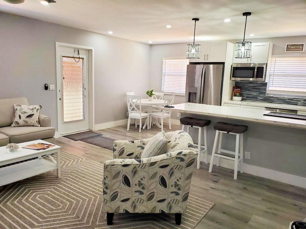 564 Saxony Drive 564, Delray Beach, FL 33446