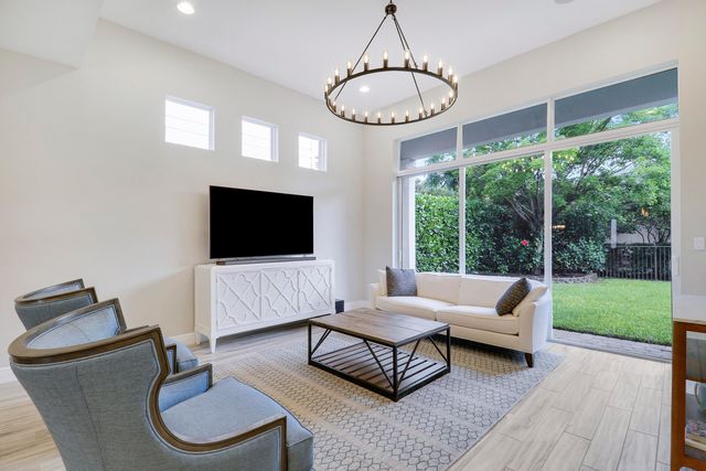 125 Bonnette Hunt Club Lane, Palm Beach Gardens, FL 33418