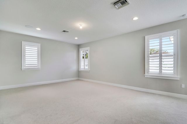 125 Bonnette Hunt Club Lane, Palm Beach Gardens, FL 33418