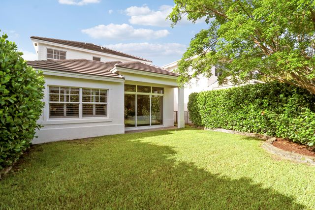 125 Bonnette Hunt Club Lane, Palm Beach Gardens, FL 33418