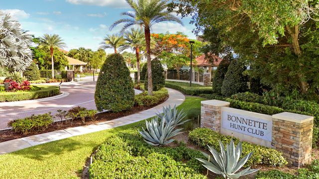 125 Bonnette Hunt Club Lane, Palm Beach Gardens, FL 33418