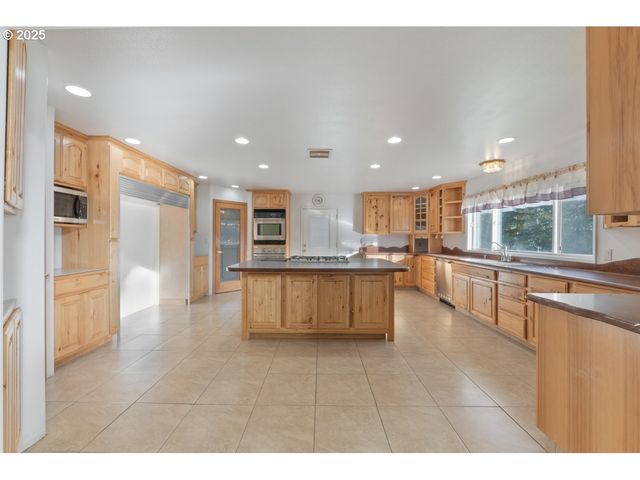 2150 BRIDGE Ln, Wolf Creek, OR 97497