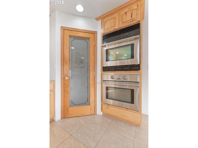 2150 BRIDGE Ln, Wolf Creek, OR 97497