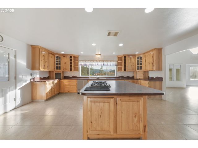 2150 BRIDGE Ln, Wolf Creek, OR 97497