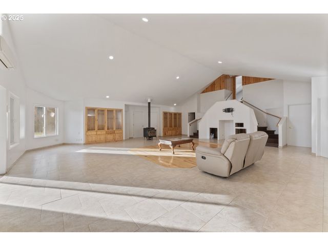 2150 BRIDGE Ln, Wolf Creek, OR 97497