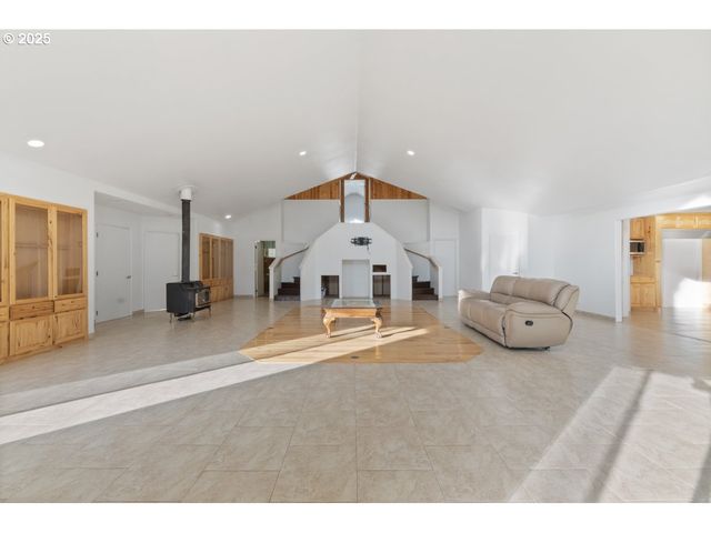 2150 BRIDGE Ln, Wolf Creek, OR 97497