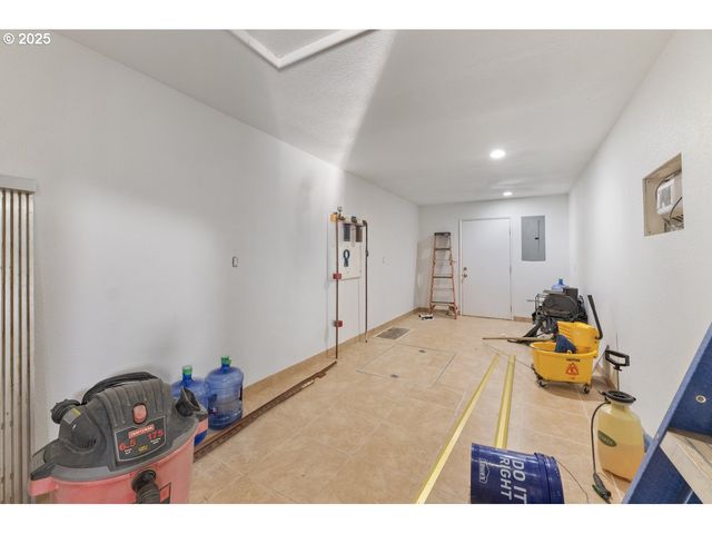 2150 BRIDGE Ln, Wolf Creek, OR 97497