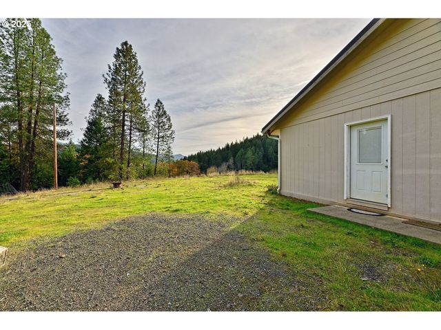 2150 BRIDGE Ln, Wolf Creek, OR 97497