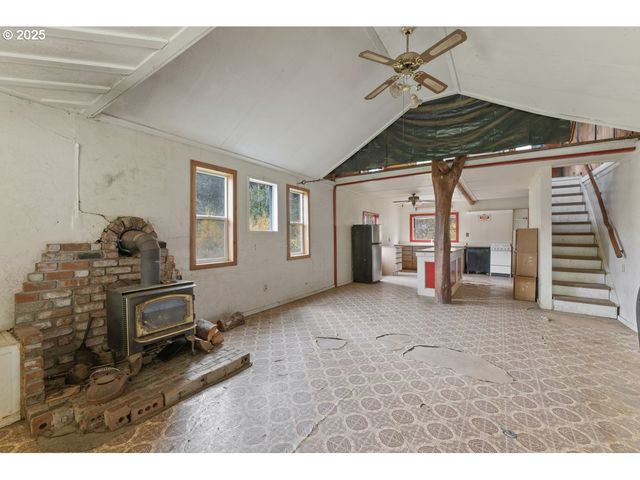 2150 BRIDGE Ln, Wolf Creek, OR 97497