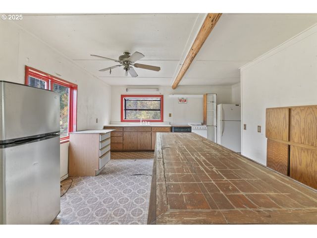 2150 BRIDGE Ln, Wolf Creek, OR 97497